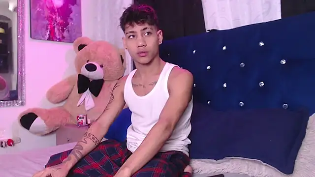 Snapshot of Sexys_Boys_Hot1 chatting on 09.21.25 Sexys Boys Hot1 online show from 09.21.25