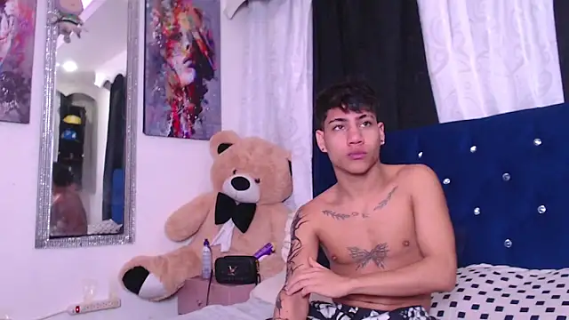 Snapshot of Sexys_Boys_Hot1 chatting on 09.28.25 Sexys Boys Hot1 online show from 09.28.25