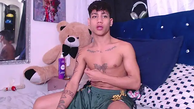 Snapshot of Sexys_Boys_Hot1 chatting on 10.01.25 Sexys Boys Hot1 online show from 10.01.25