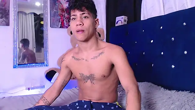 Snapshot of Sexys_Boys_Hot1 chatting on 10.13.25 Sexys Boys Hot1 online show from 10.13.25