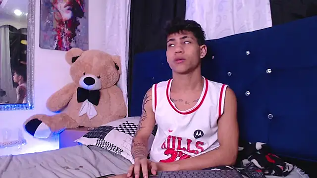 Snapshot of Sexys_Boys_Hot1 chatting on 10.21.25 Sexys Boys Hot1 online show from 10.21.25