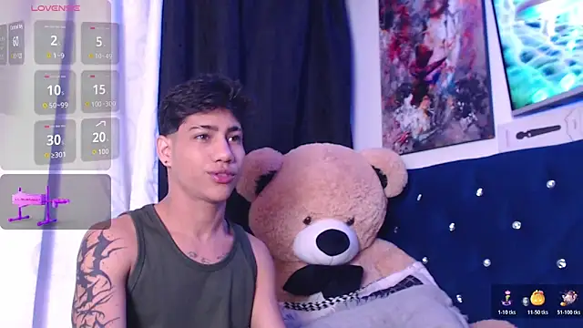 Snapshot of Sexys_Boys_Hot1 chatting on 10.30.25 Sexys Boys Hot1 online show from 10.30.25