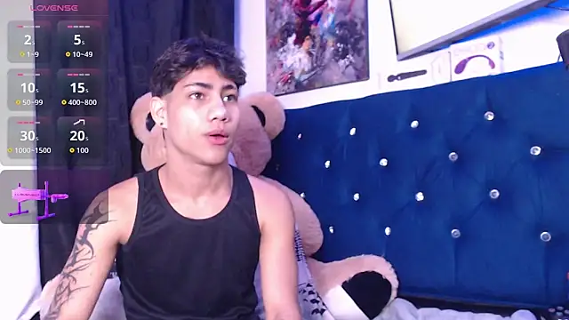 Snapshot of Sexys_Boys_Hot1 chatting on 10.31.25 Sexys Boys Hot1 online show from 10.31.25