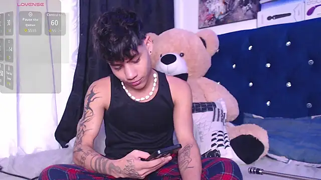 Snapshot of Sexys_Boys_Hot1 chatting on 11.07.25 Sexys Boys Hot1 online show from 11.07.25