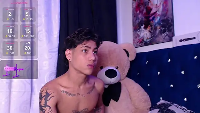 Snapshot of Sexys_Boys_Hot1 chatting on 11.14.25 Sexys Boys Hot1 online show from 11.14.25