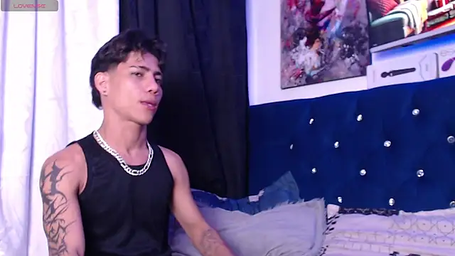 Snapshot of Sexys_Boys_Hot1 chatting on 11.21.25 Sexys Boys Hot1 online show from 11.21.25