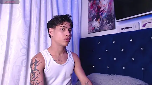 Snapshot of Sexys_Boys_Hot1 chatting on 11.30.25 Sexys Boys Hot1 online show from 11.30.25