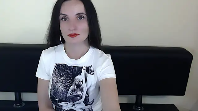 Snapshot of LaimaV_ chatting on 06.21.26 LaimaV online show from 06.21.26
