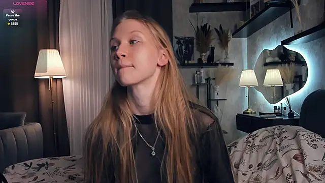 Snapshot of AnitaaClark chatting on 10.12.25 AnitaaClark online show from 10.12.25