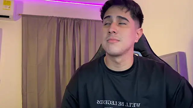 Snapshot of dereckbrownn chatting on 01.11.25 dereckbrownn online show from 01.11.25