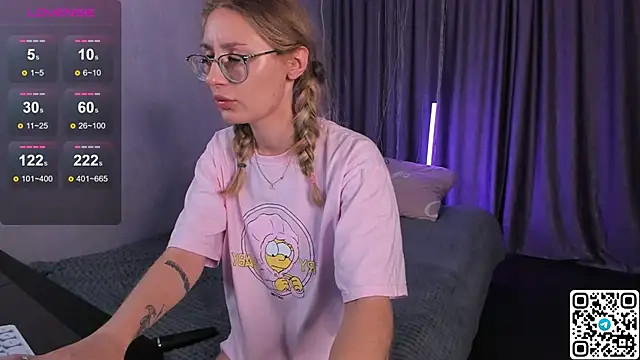 Snapshot of LivyyBossom chatting on 09.09.25 LivyyBossom online show from 09.09.25