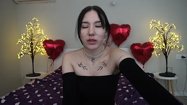 Snapshot of NikkiGoldSide chatting on 02.26.25 NikkiGoldSide online show from 02.26.25