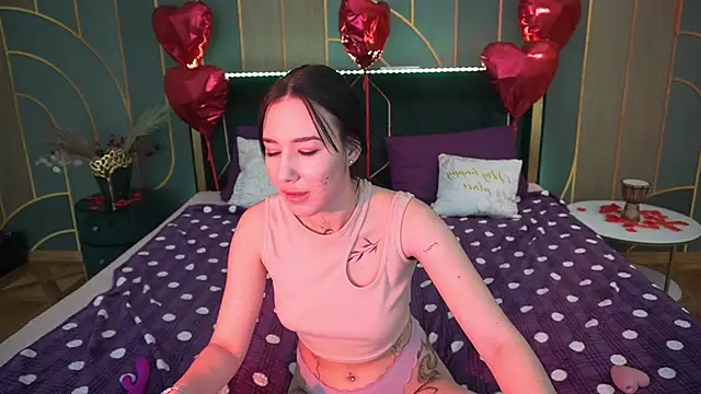 Snapshot of NikkiGoldSide chatting on 03.02.25 NikkiGoldSide online show from 03.02.25