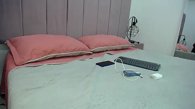 Snapshot of Nessa2905 chatting on 12.12.24 Nessa2905 online show from 12.12.24