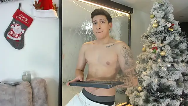 Snapshot of emmanuel_scor chatting on 12.05.25 emmanuel scor online show from 12.05.25