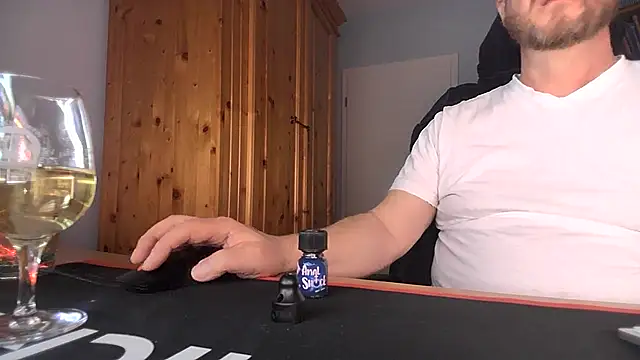 Snapshot of Tom_PP_cgn chatting on 04.06.26 Tom PP cgn online show from 04.06.26