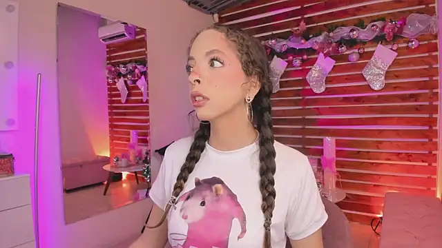 Sapphire Venuss online show from 12.13.25