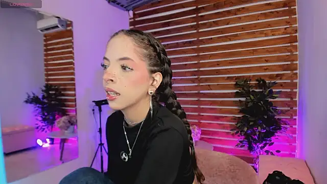 Sapphire Venuss online show from 02.04.26