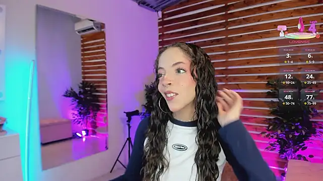 Sapphire Venuss online show from 02.05.26