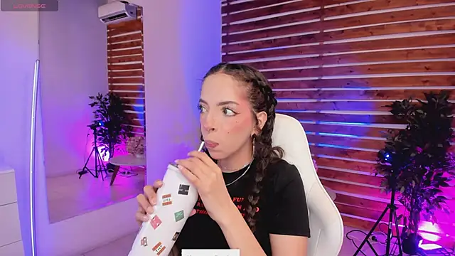 Sapphire Venuss online show from 04.20.26