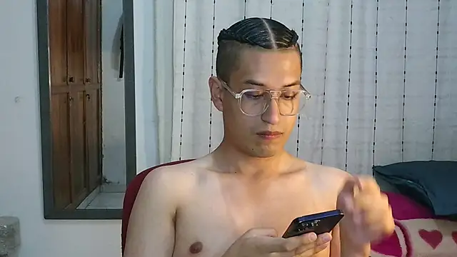 Snapshot of Orionferrer- chatting on 11.19.25 Orionferrer- online show from 11.19.25