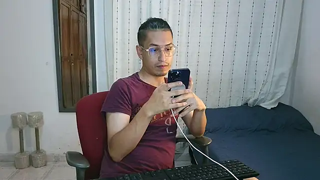 Snapshot of Orionferrer- chatting on 12.15.25 Orionferrer- online show from 12.15.25