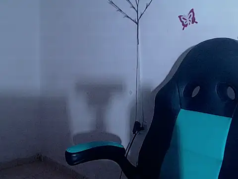 Snapshot of PAU_GOOMEZ_0809 chatting on 11.19.25 PAU GOOMEZ 0809 online show from 11.19.25