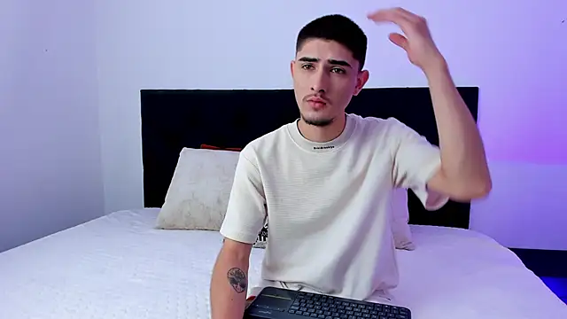 Snapshot of PhilipRich chatting on 12.26.24 PhilipRich online show from 12.26.24