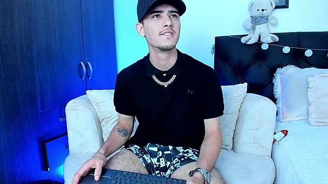 Snapshot of PhilipRich chatting on 01.08.25 PhilipRich online show from 01.08.25