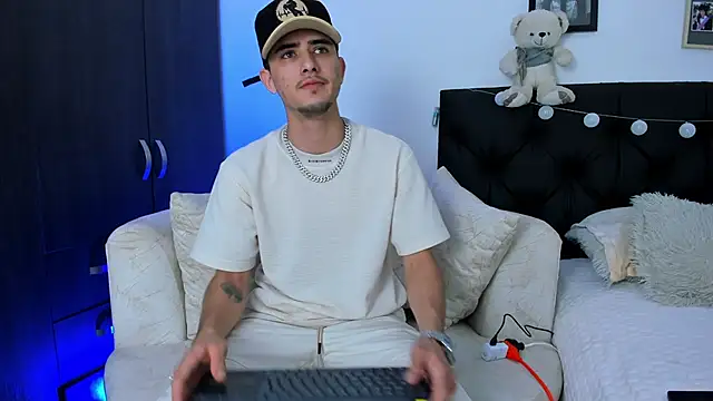 Snapshot of PhilipRich chatting on 01.09.25 PhilipRich online show from 01.09.25