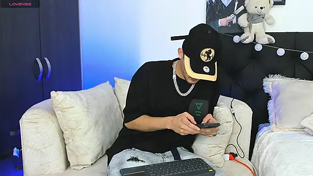 Snapshot of PhilipRich chatting on 01.10.25 PhilipRich online show from 01.10.25