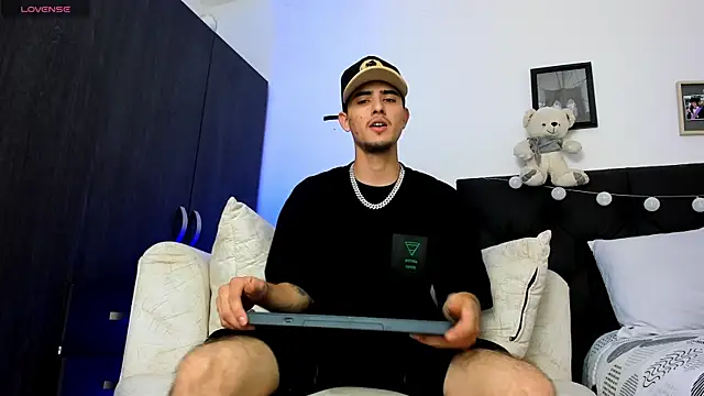 Snapshot of PhilipRich chatting on 01.12.25 PhilipRich online show from 01.12.25