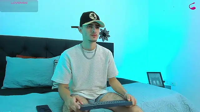 Snapshot of PhilipRich chatting on 02.25.25 PhilipRich online show from 02.25.25