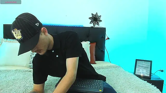 Snapshot of PhilipRich chatting on 03.03.25 PhilipRich online show from 03.03.25