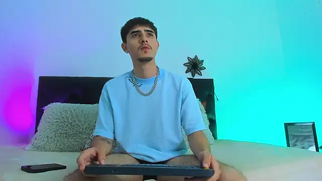 Snapshot of PhilipRich chatting on 03.17.25 PhilipRich online show from 03.17.25