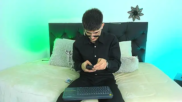 Snapshot of PhilipRich chatting on 03.20.25 PhilipRich online show from 03.20.25