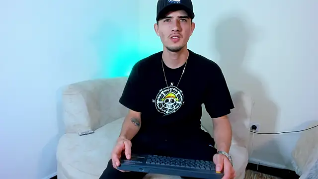 Snapshot of PhilipRich chatting on 09.18.25 PhilipRich online show from 09.18.25