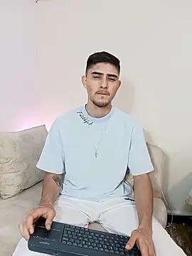 Snapshot of PhilipRich chatting on 09.24.25 PhilipRich online show from 09.24.25