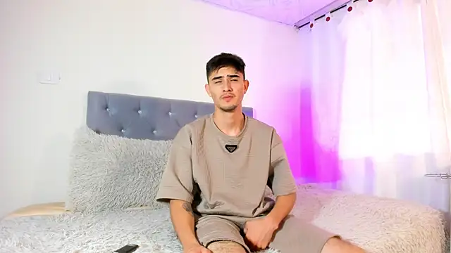 Snapshot of PhilipRich chatting on 09.29.25 PhilipRich online show from 09.29.25