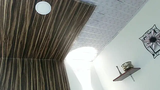 Snapshot of issa_soto_ chatting on 02.19.25 issa soto online show from 02.19.25