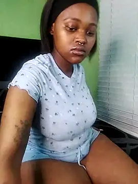 ThickPearlx23 online show from 10.16.25