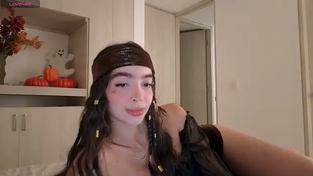 Siny Moore online show from 10.28.25