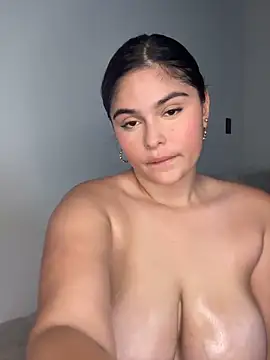 Snapshot of Sarasweet_sex chatting on 04.28.26 Sarasweet sex online show from 04.28.26