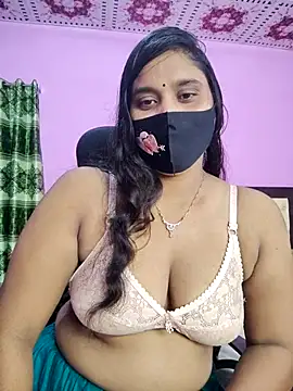 Snapshot of Hot_Maleka chatting on 10.21.25 Hot Maleka online show from 10.21.25