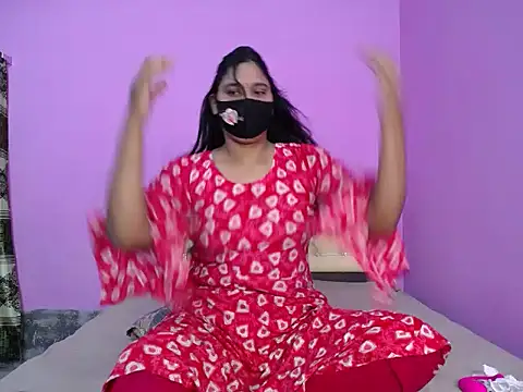 Snapshot of Hot_Maleka chatting on 10.23.25 Hot Maleka online show from 10.23.25