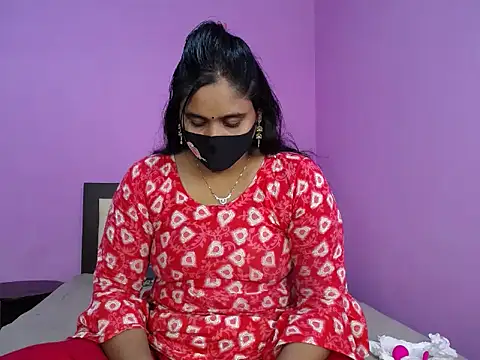 Snapshot of Hot_Maleka chatting on 10.24.25 Hot Maleka online show from 10.24.25