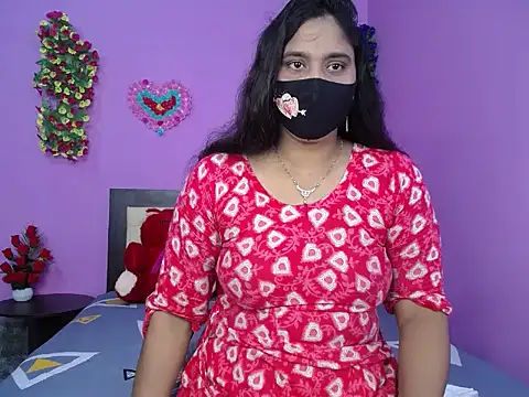 Snapshot of Hot_Maleka chatting on 10.31.25 Hot Maleka online show from 10.31.25