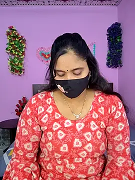 Snapshot of Hot_Maleka chatting on 11.05.25 Hot Maleka online show from 11.05.25