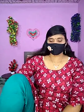 Snapshot of Hot_Maleka chatting on 11.08.25 Hot Maleka online show from 11.08.25