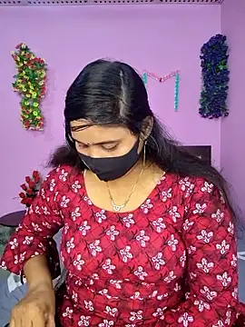 Snapshot of Hot_Maleka chatting on 11.10.25 Hot Maleka online show from 11.10.25